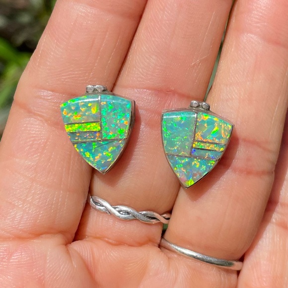 Kay Johnson stamped artisan 925 sterling flashy green opal shield earrings - Picture 4 of 17